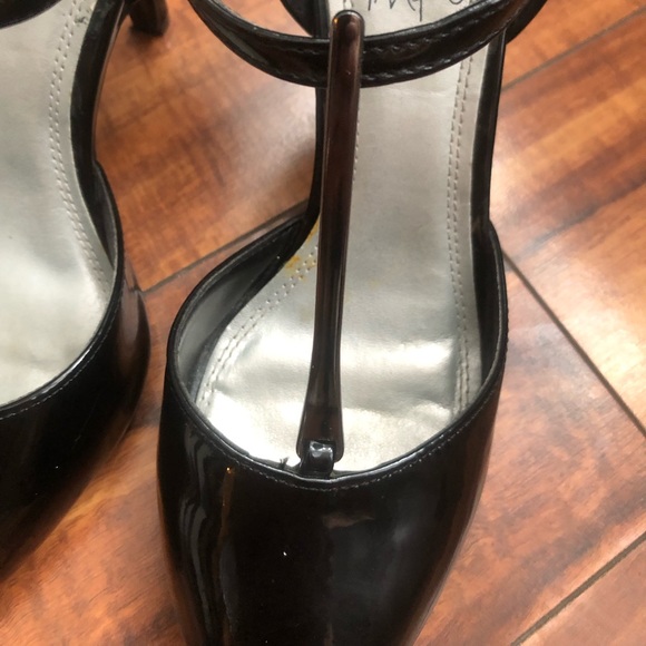 Heel’s - Picture 5 of 13